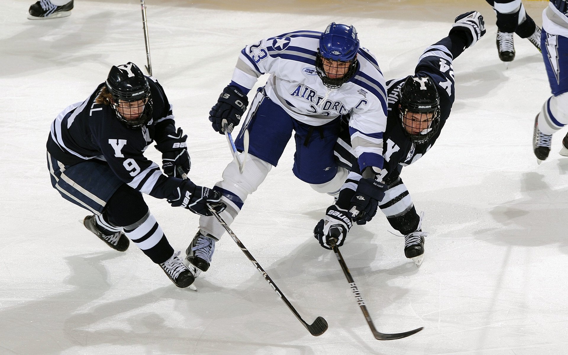 美国队稳步提升混合接力成绩,美国队无缘田径混合接力决赛